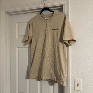 Columbia Men's Beige Short Sleeve Henley Shirt